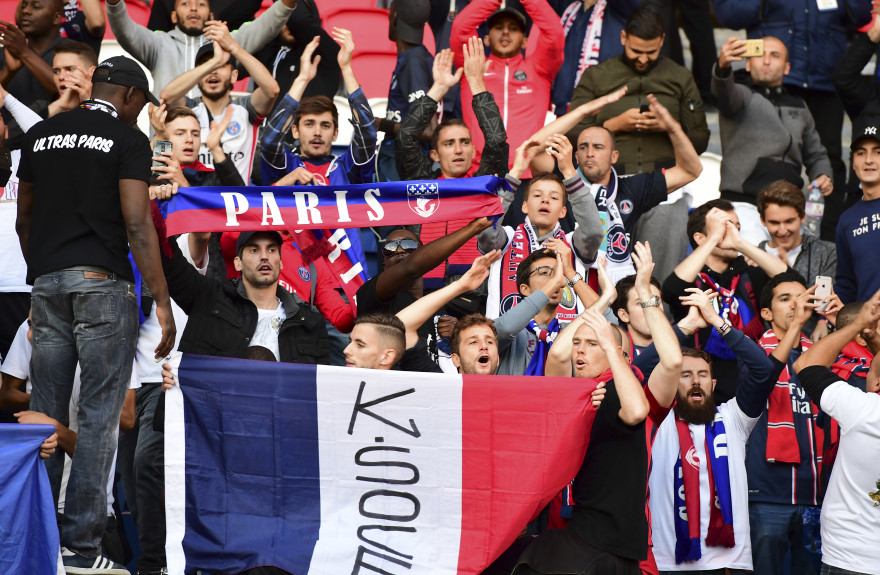 Des ultras du Paris Saint-Germain lors du match contre Bordeaux, au Parc des Princes le 1er octobre 2016
