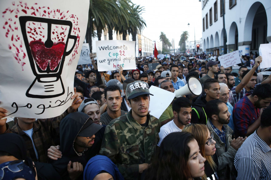 Manifestation près de Rabat après la mort d'un vendeur de poisson.
