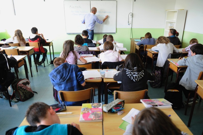 Une classe de collège (illustration)