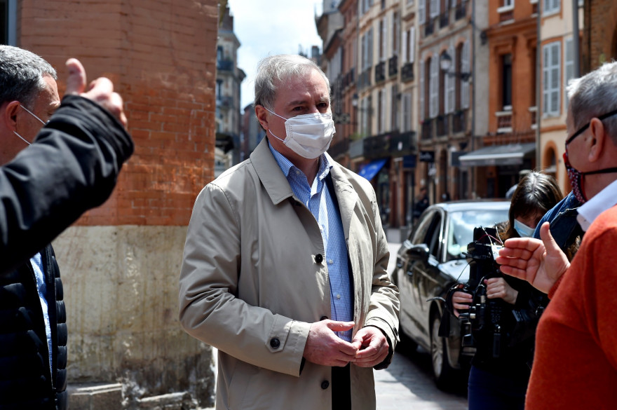 Le maire de Toulouse, Jean-Luc Moudenc, muni d'un masque le 16 mai 2020 (illustration)
