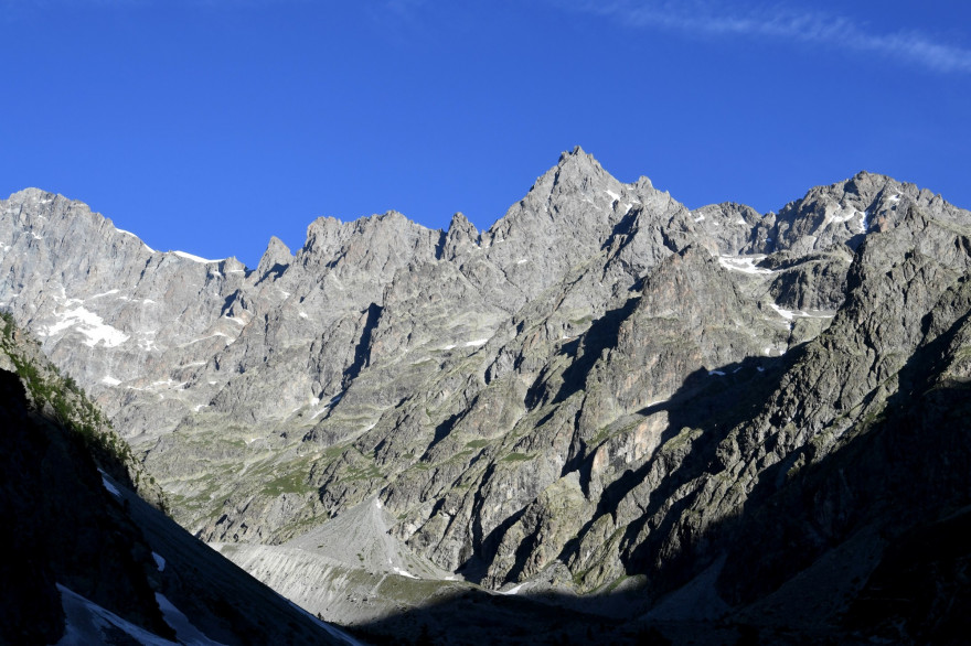 Le massif des Écrins à 1.870 mètres d'altitude, pris en photo le 16 juin 2017 (Hautes Alpes)