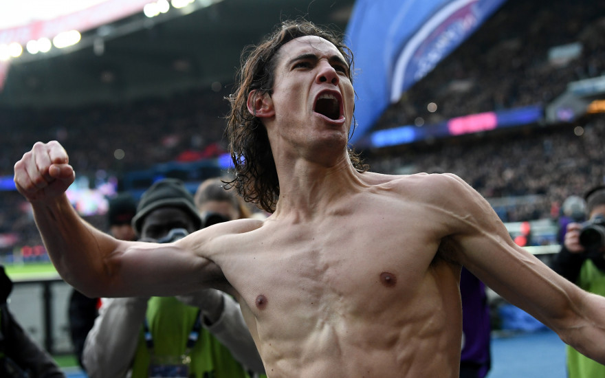 L'attaquant Edinson Cavani célèbre son 157e but avec Paris.