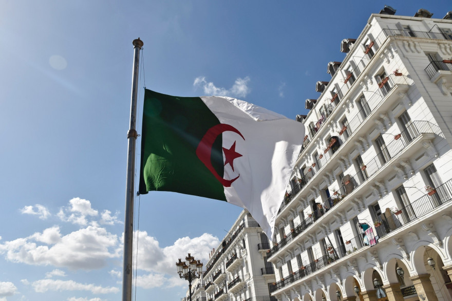 La drapeau de l'Algérie (Illustration)