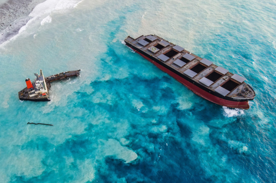 Le vraquier MV Wakashio échoué à l'île Maurice