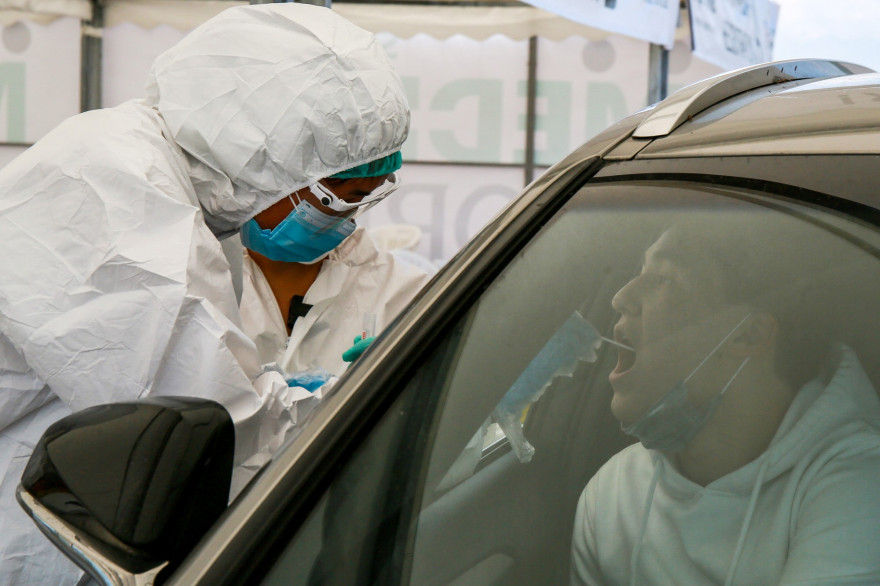 L'épidémie a fait au moins 788.242 morts depuis fin décembre, selon un bilan établi par l'AFP à partir de sources officielles.