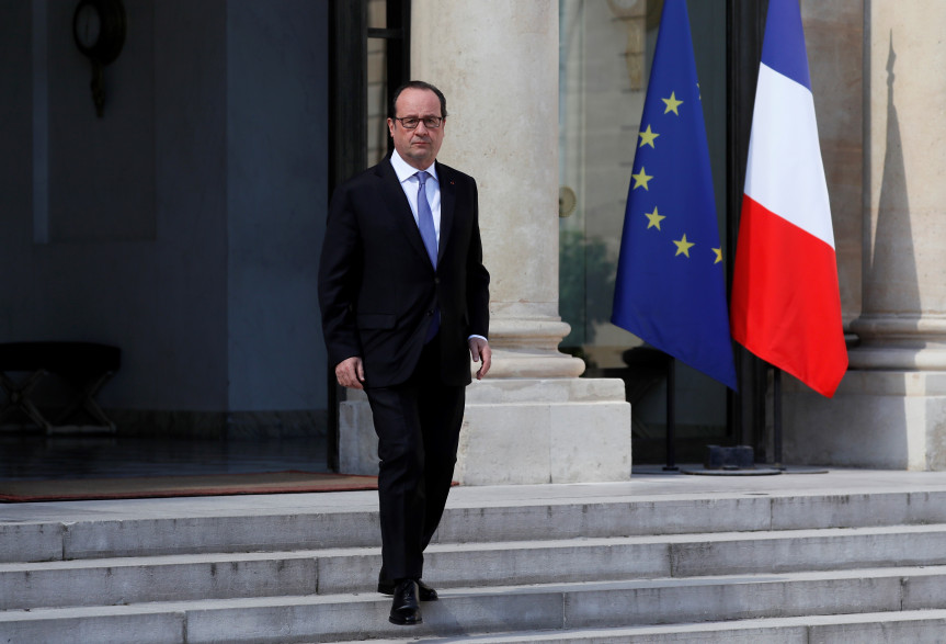 François Hollande sur le perron de l'Élysée, le 15 juillet 2016