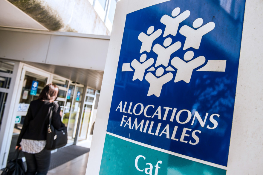 La prime d'activité est versée chaque mois par la Caisse d'allocations familiales (CAF)