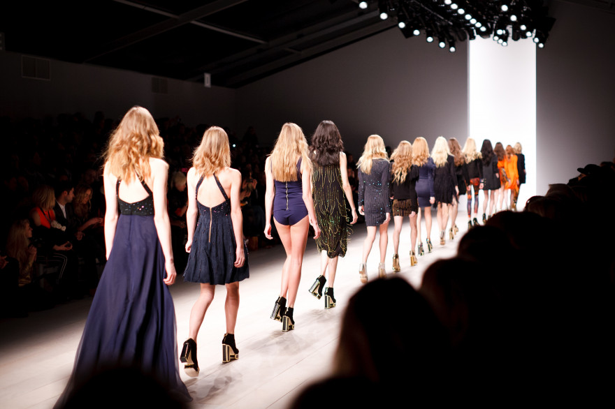 Des mannequins grandes, petites, de tailles moyennes et de morphologies diverses, l'avenir des défilés ?
