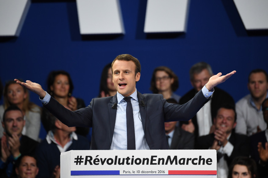 Emmanuel Macron en meeting à Paris, samedi 10 décembre 2016.