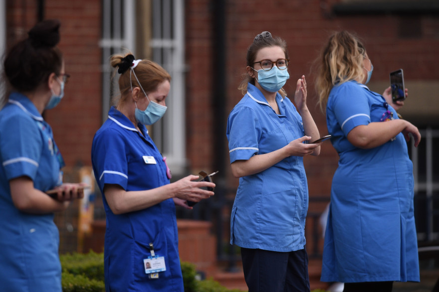 Des soignantes britanniques pendant la crise du coronavirus