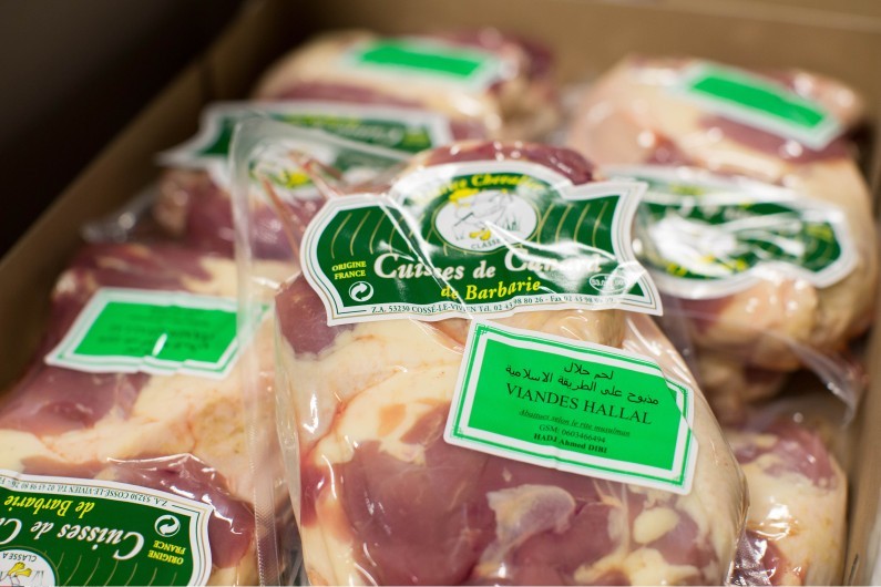 Des produits halal au marché de Rungis, le 5 décembre 2013