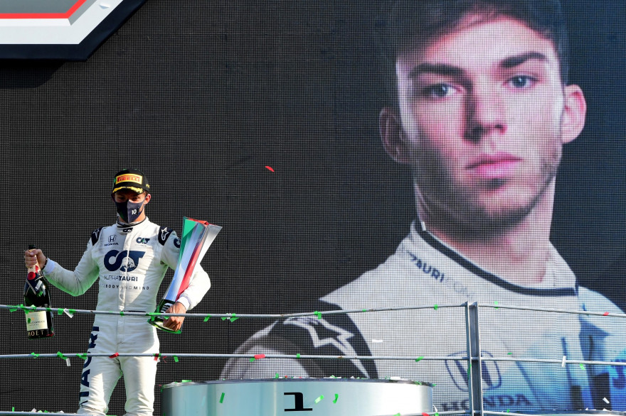 Pierre Gasly savoure sa victoire sur le Grand Prix d'Italie le 6 septembre 2020