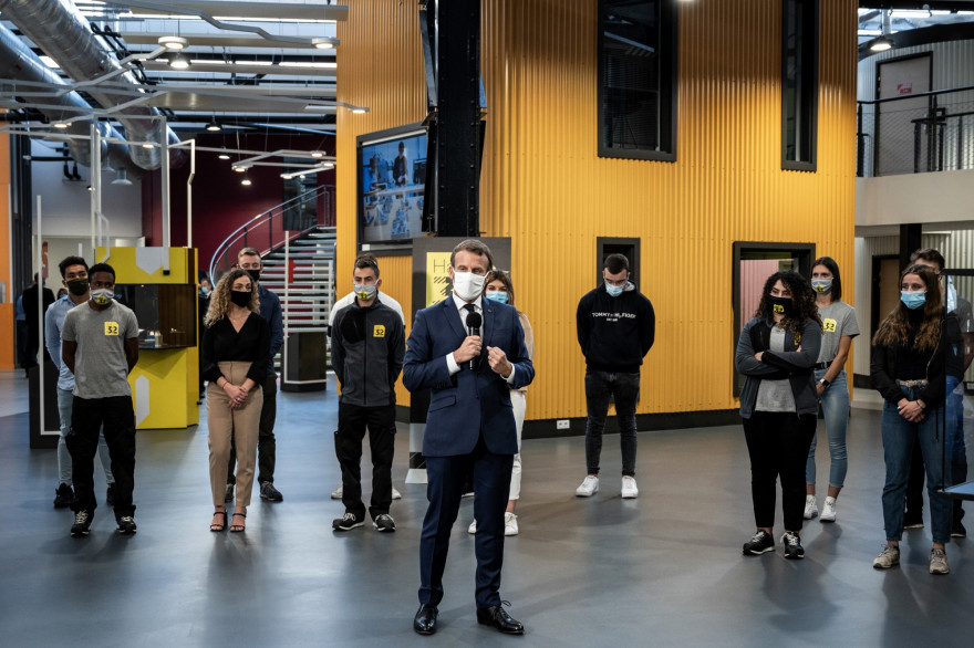 Emmanuel Macron en visite dans un lycée professionnel à Clermont-Ferrand