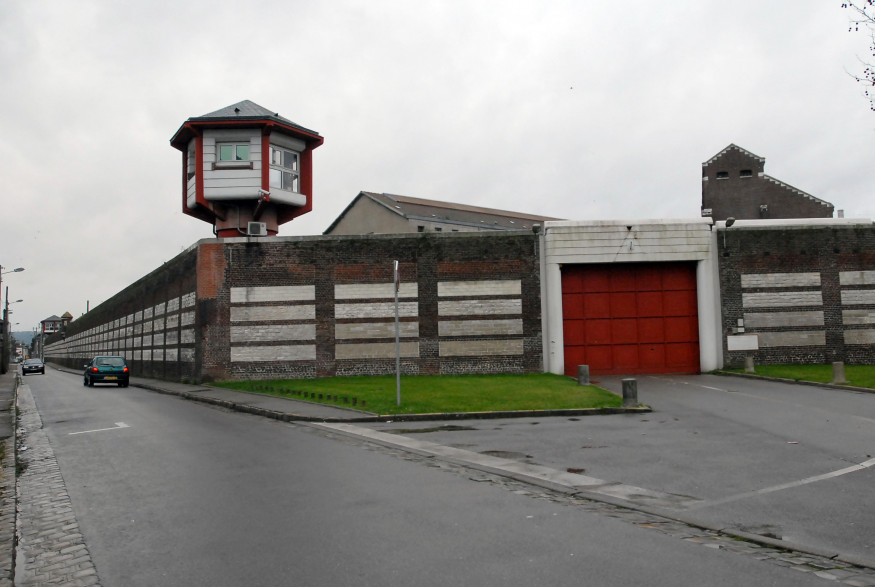Rouen un détenu profite d'une pause cigarette pour s'échapper de la