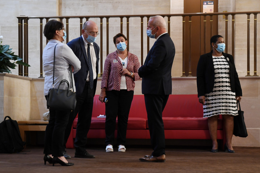 Les responsables de Santé Publique France et le directeur général de la Santé avant leur audition au Sénat