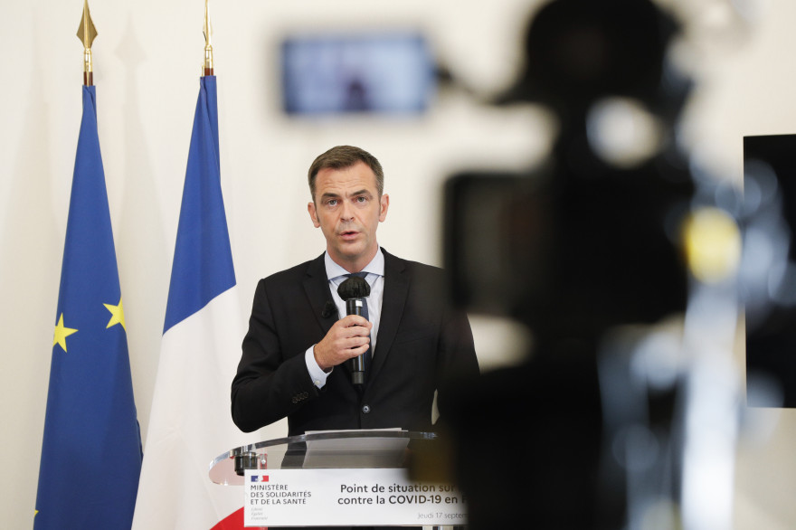 Le ministre de la Santé Olivier Véran lors d'une conférence de presse le 18 septembre 2020 à Paris
