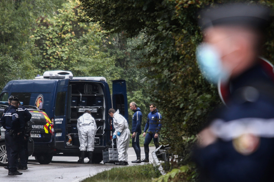 Les gendarmes à Villefontaine (Isère), après la découverte du corps de Victorine, disparue le 26 septembre 2020.