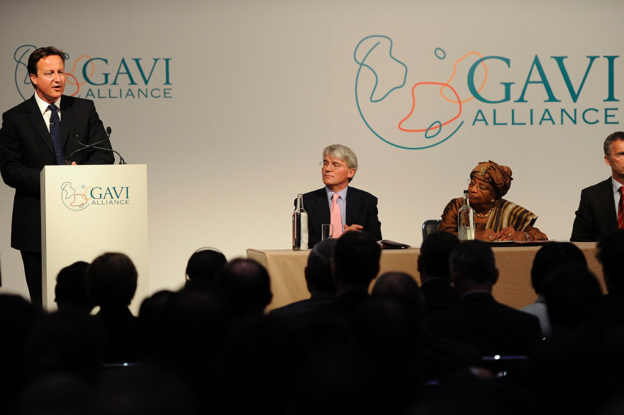 L'ancien Premier ministre britannique David Cameron prononce un discours devant l'alliance en 2011