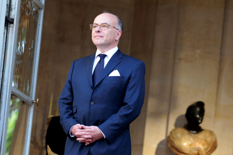 Bernard Cazeneuve, lors de la passation de pouvoir avec Édouard Philippe à Matignon, le 15 mai 2017