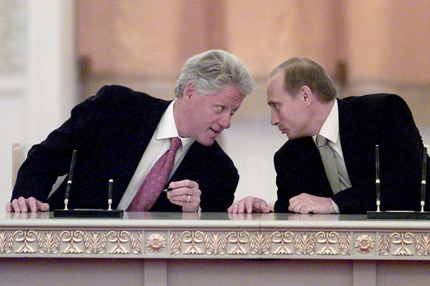 Le président américain Bill Clinton et son homologue russe Vladimir Poutine, le 4 juin 2000 à Moscou