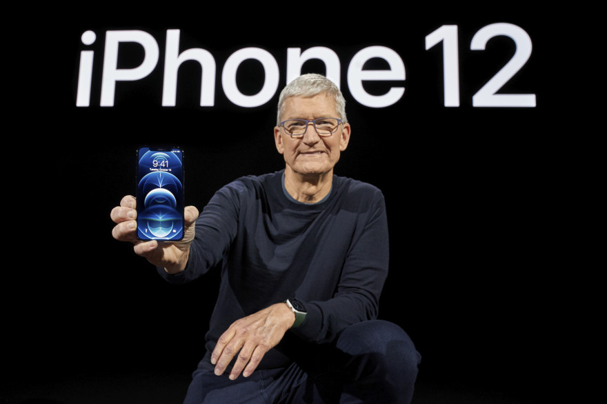 Tim Cook présente l'iPhone 12 Pro le 13 octobre 2020