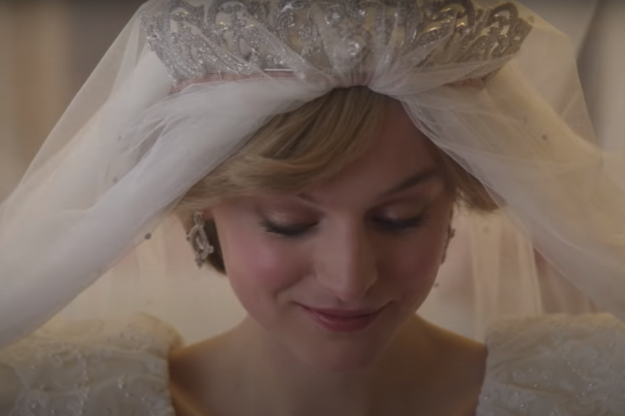 Emma Corrin dans le rôle de la princesse Diana dans "The Crown"