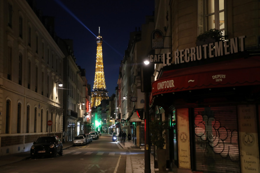 Une rue de Paris vide (illustration)