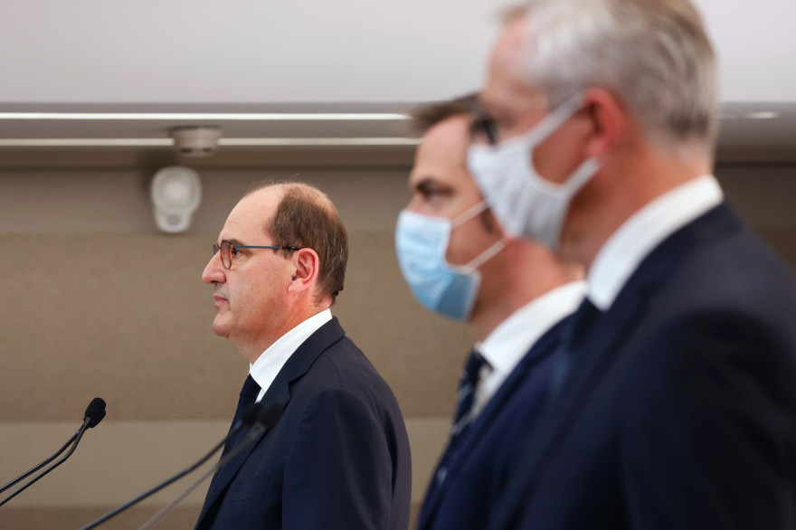 Le Premier ministre Jean Castex, les ministres de la Santé et de l'Économie Olivier Véran et Bruno Le Maire, le 15 octobre 2020 en conférence de presse.
