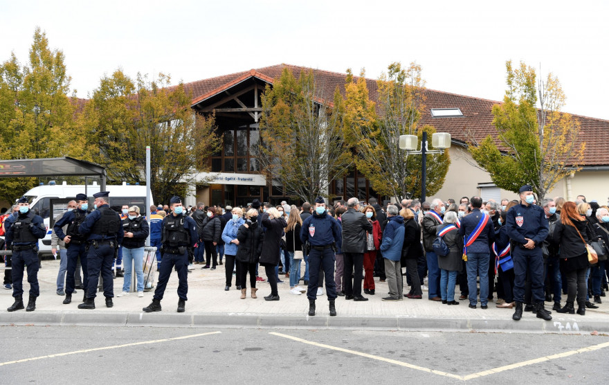 Rassemblement devant le collège de Conflans