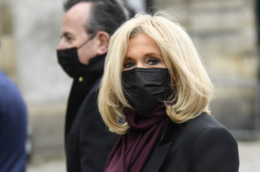 Brigitte Macron, masquée, pendant l'épidémie de coronavirus