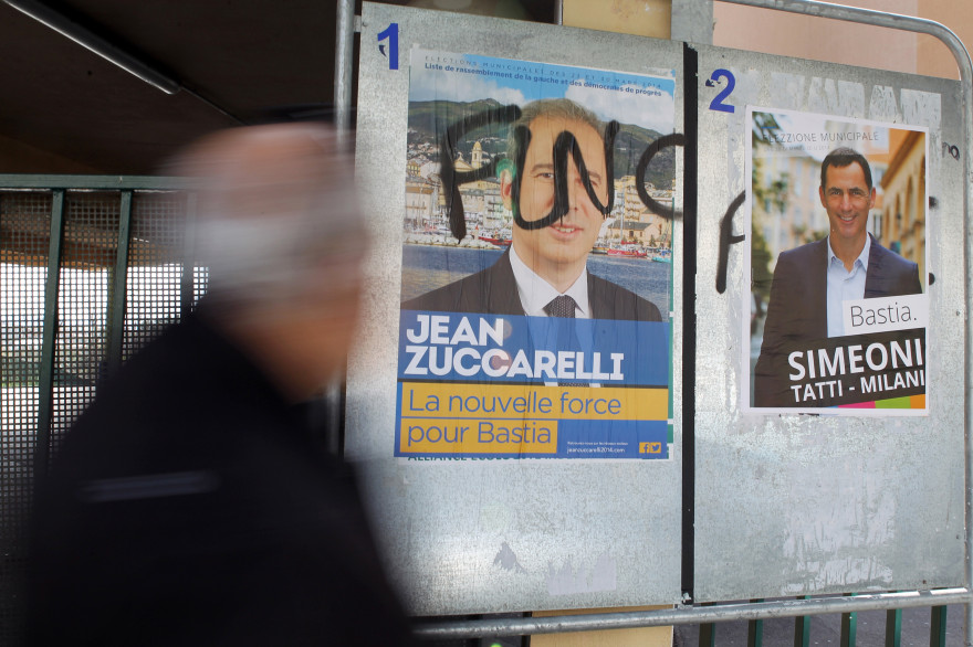 Bastia, le 30 mars 2014. Des bulletins "FLNC" ont été glissés dans les urnes à Bastia ce dimanche.
