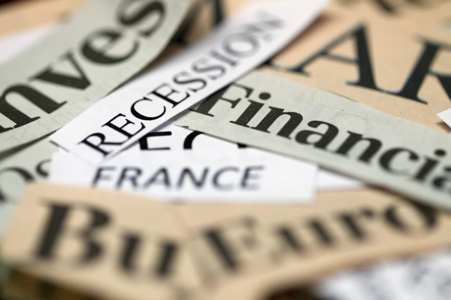Des coupures de presse illustrant la situation économique en Europe, le 8 juin 2012