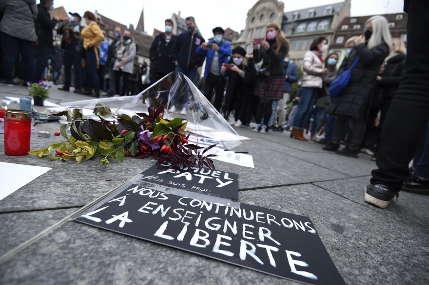 Les rassemblements se sont déroulés à travers toute la France pour rendre hommage à Samuel Paty.