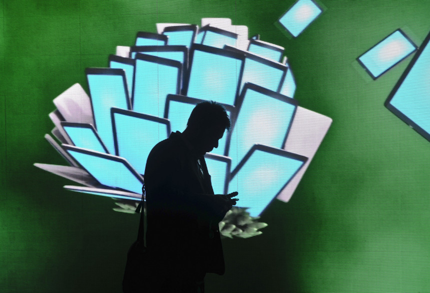 Un homme assiste au Mobile World Congress de Barcelone, le 26 février 2014