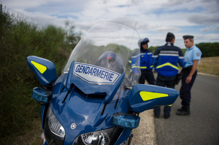 Des gendarmes d'un peloton motorisé (illustration).