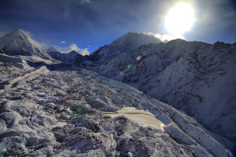Un chercheur a filmé son calvaire après une chute de 20 mètres dans une crevasse de l'Himalaya (illustration).