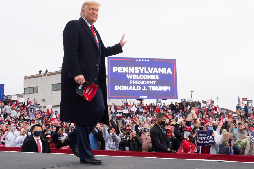 Donald Trump lors de sa campagne électorale à l'aéroport Altoona-Blair County, à Martinsburg (Pennsylvanie), le 26 octobre 2020.