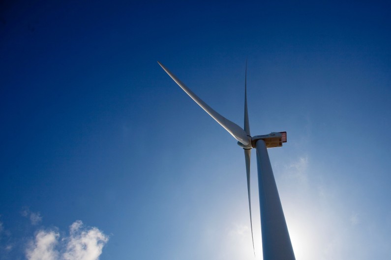 Une éolienne dans le parc d'Arinaga, sur l'archipel espagnol des Canaries, le 20 octobre 2013 (archives)