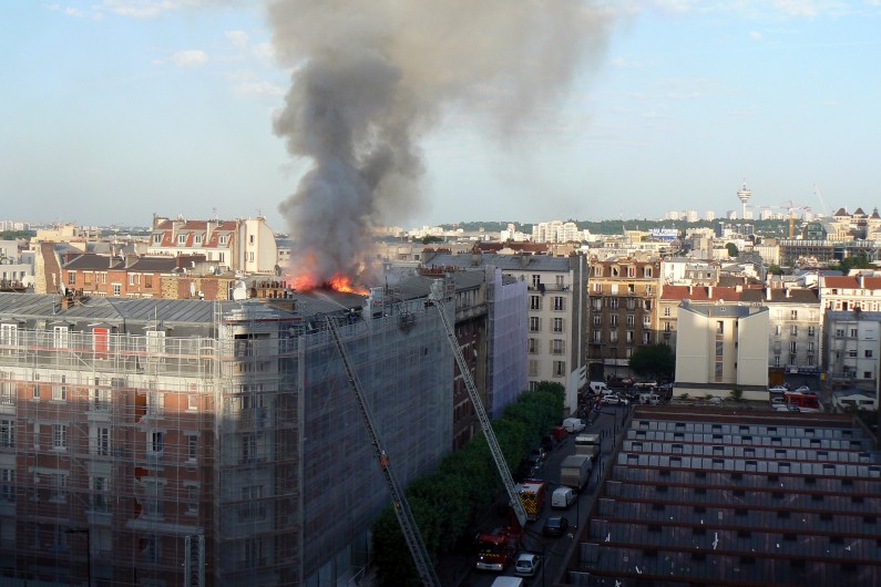 L'immeuble d'Aubervilliers en feu, le samedi 7 juin 2014.