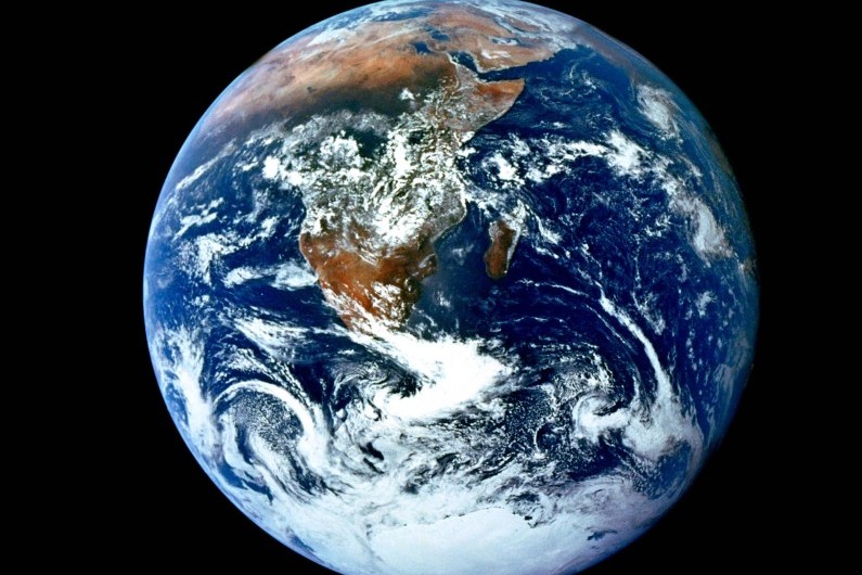 La planète terre photographiée par la mission Apollo, le 7 décembre 1972