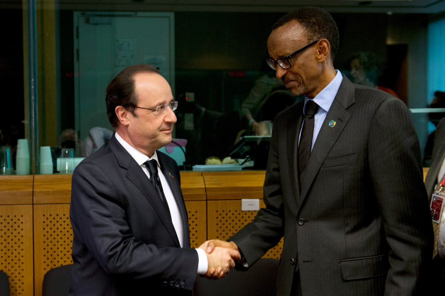 François Hollande et le président rwandais Paul Kagame, le 2 avril 2014