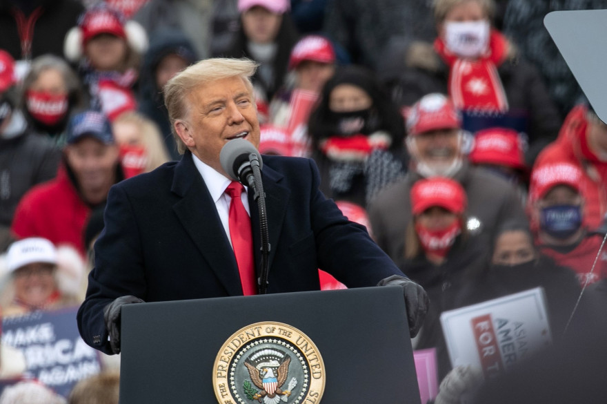 Le président Donald Trump lors d'un meeting à l'aérodrome Oakland County, à Waterford (Michigan), le 30 octobre 2020.