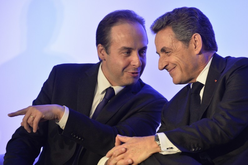 Nicolas Sarkozy et Jean-Christophe Lagarde s'affichent régulièrement côté à côte depuis le début de la campagne, comme ici pour soutenir Bruno Retailleau le 9 novembre 2015.
