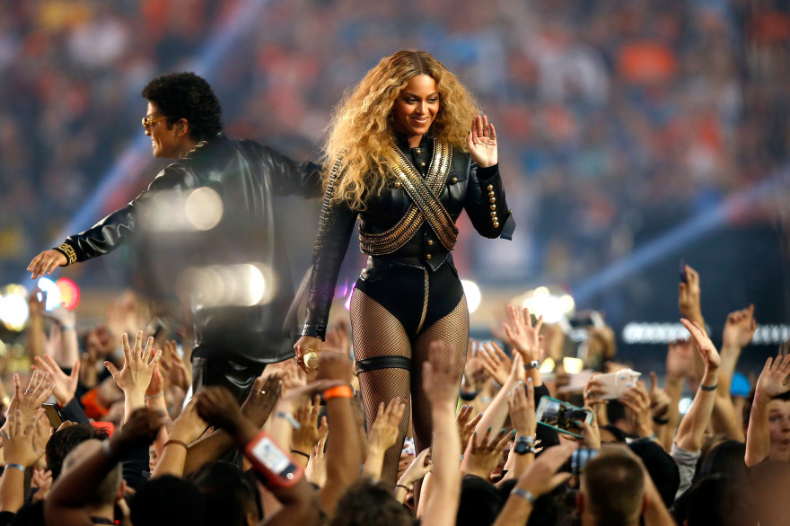 Beyonce Tournée Mondiale Super Bowl 2016 : pourquoi Beyoncé a été la vraie star de la mi-temps