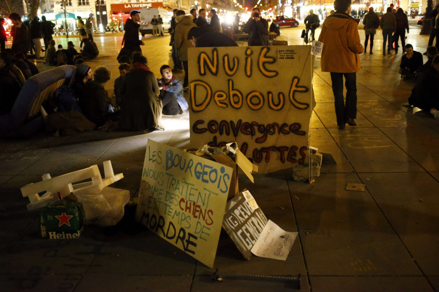 Des militants du mouvement #NuitDebout le 4 avril 2016.