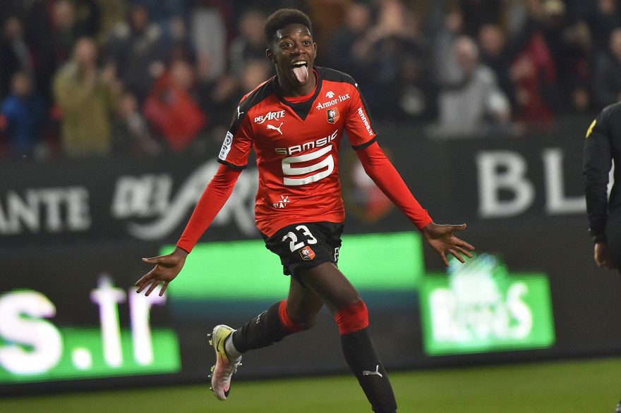 Ousmane Dembélé est élu meilleur espoir de Ligue 1 pour sa première saison avant de quitter le championnat français.