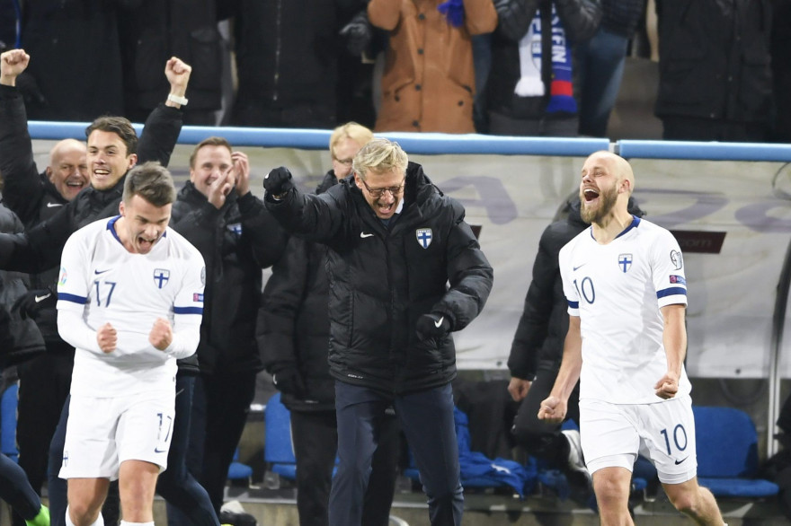 Les Finlandais Simon Skrabb, Markku Kanerva et Teemu Pukki à Helsinki le 15 novembre 2019