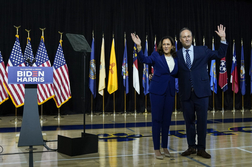 Kamala Harris et son époux Doug Emhoff en avril 2020