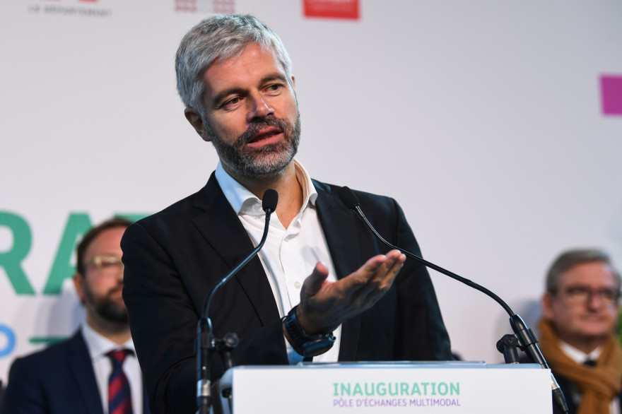 Laurent Wauquiez (LR) a demandé à Jean-Michel Blanquer le déploiement de purificateurs d'air dans les établissements scolaires de France afin de lutter contre le coronavirus.