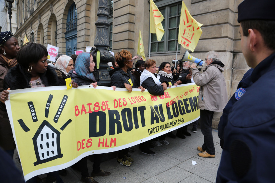 Une manifestation pour l'arrêt des expulsions a l'approche de la trêve hivernale à Paris le 26 octobre 2016.